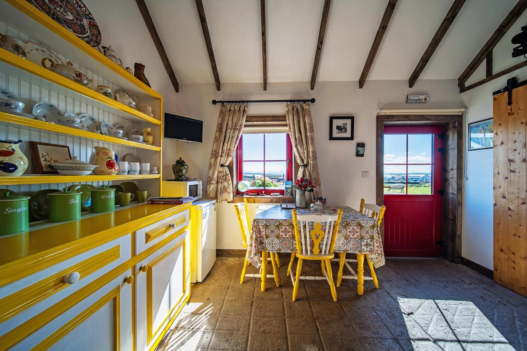 Geraghtys Farmyard Pods Hotel Belmullet Exterior photo